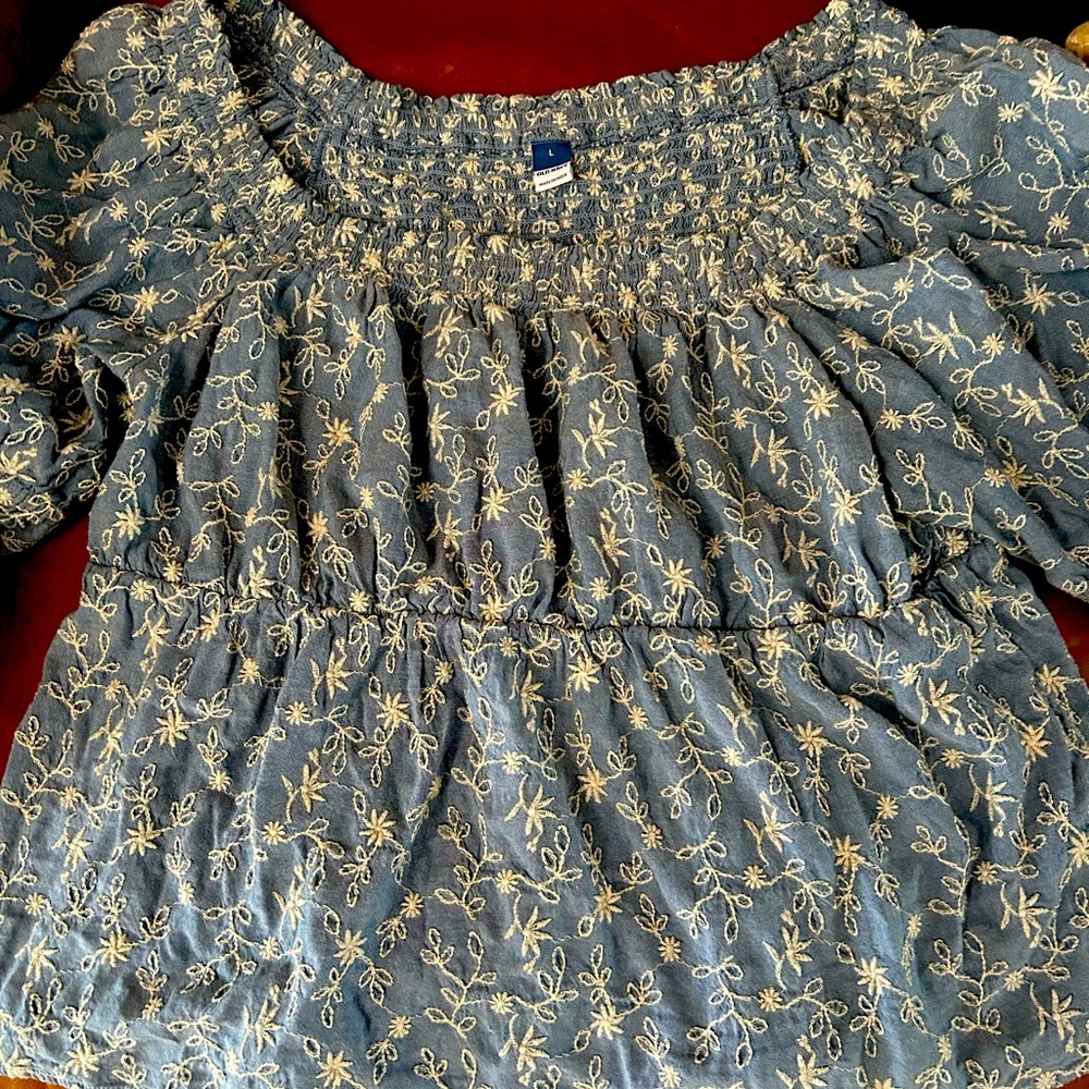 Large old navy cinched waist embroidered top